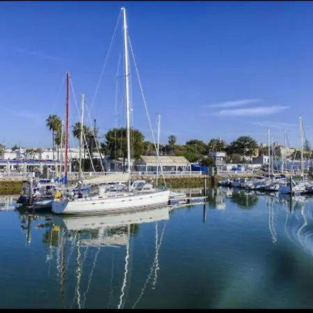 Botel The Boathouse Company - Casa Flotante Experience - Real Club Nautico,