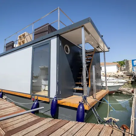 The Boathouse Company - Casa Flotante Experience - Real Club Nautico, Botel *