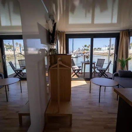 The Boathouse Company - Casa Flotante Experience - Real Club Nautico, Hotel na wodzie